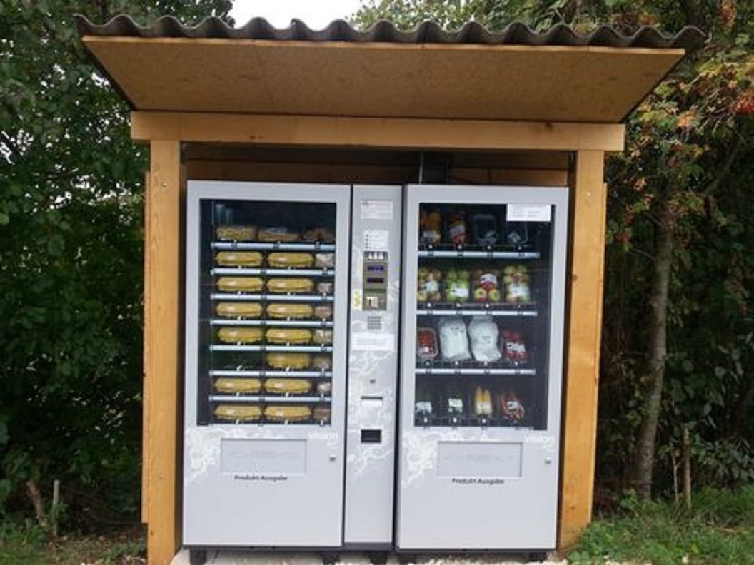 Verkaufsautomat mit Schutzbehausung
